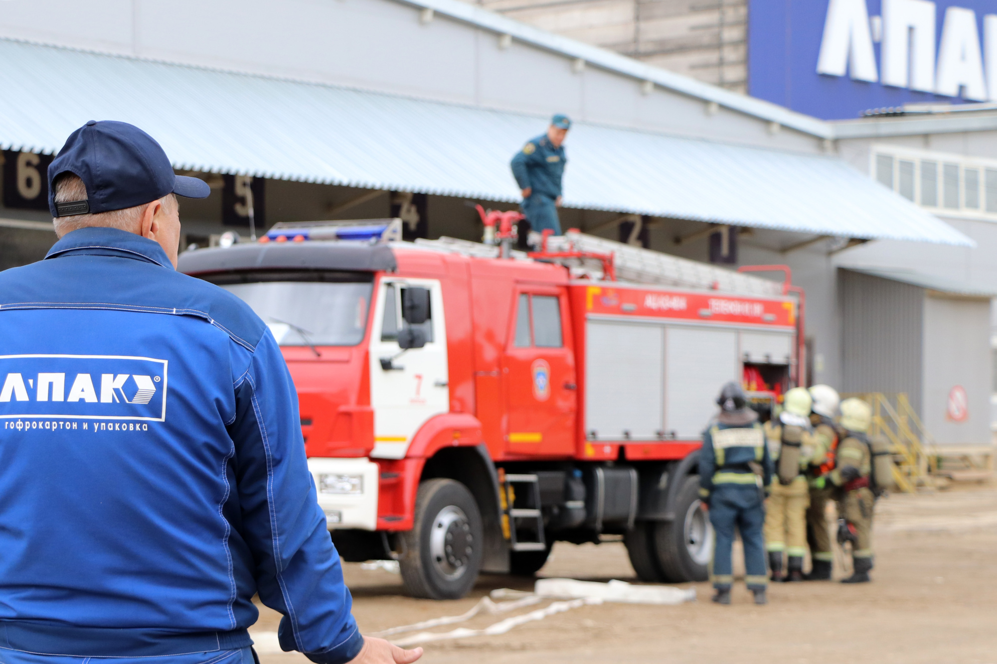 Показное пожарно-тактическое учение состоялось на заводе «Л-ПАК» в Липецке  - Новости - Главное управление МЧС России по Липецкой области