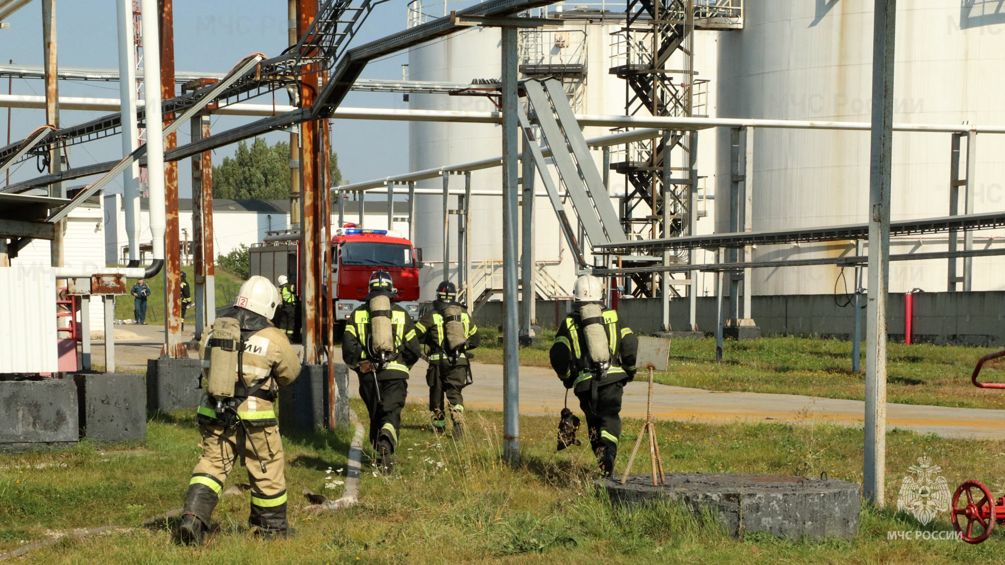 Пожар на нефтебазе тушили в рамках тренировочного пожарно-тактического  учения - Все новости - Главное управление МЧС России по Липецкой области