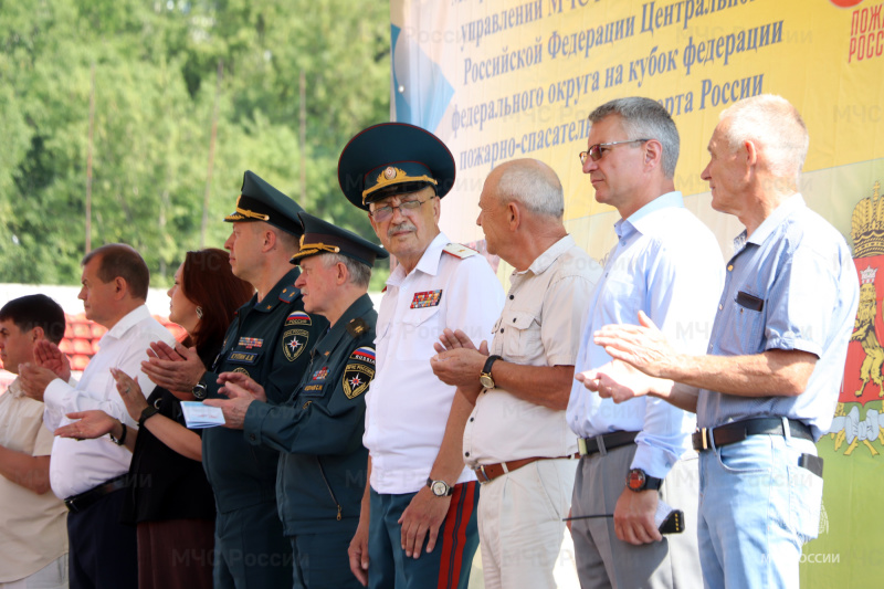 Липчане приняли участие в межрегиональных соревнованиях по пожарно-спасательному спорту