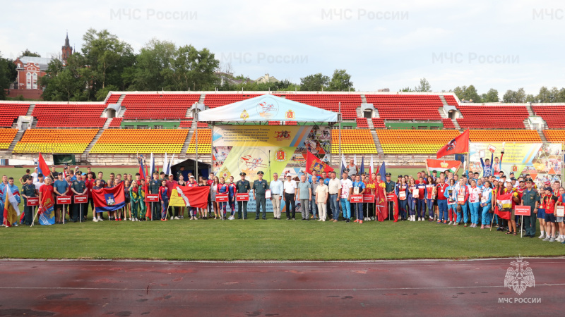 Липчане приняли участие в межрегиональных соревнованиях по пожарно-спасательному спорту