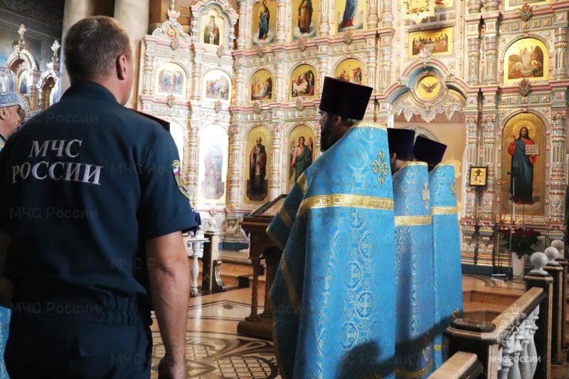 В Христо-Рождественском соборе прошел молебен в честь иконы Пресвятой Богородицы «Неопалимая Купина»