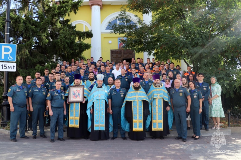 В Христо-Рождественском соборе прошел молебен в честь иконы Пресвятой Богородицы «Неопалимая Купина»