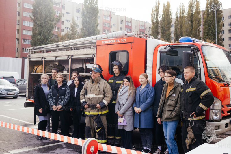 Юных липчан познакомили с работой в спасательном ведомстве на фестивале труда и профессий «Карьера»